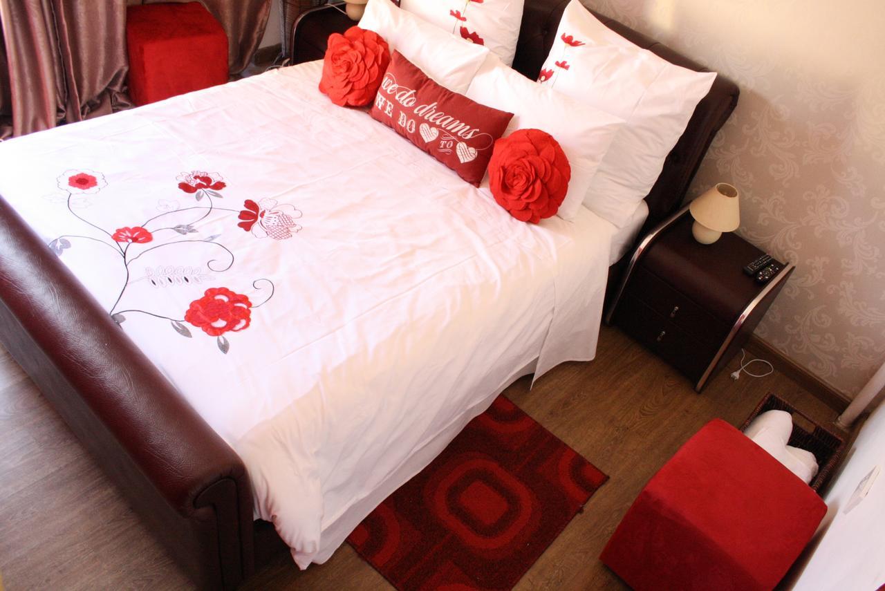 Sunflower Court Bed And Breakfast Gaborone Exterior photo